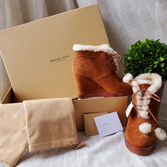 Michael Kors Tan Suede Ankle Lace-Up Boots In Dark Luggage Sz 7.5 - Picture 2 of 15